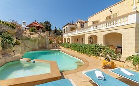 Villa & Pool Apartments In Mellieha Bay