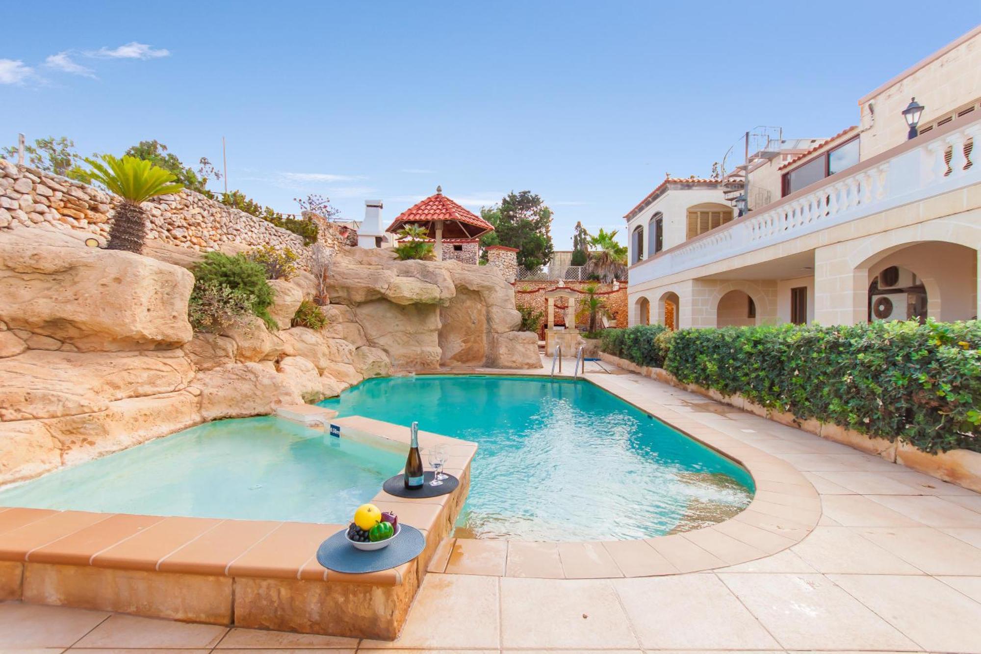 Villa & Pool Apartments In Mellieha Bay Exterior photo