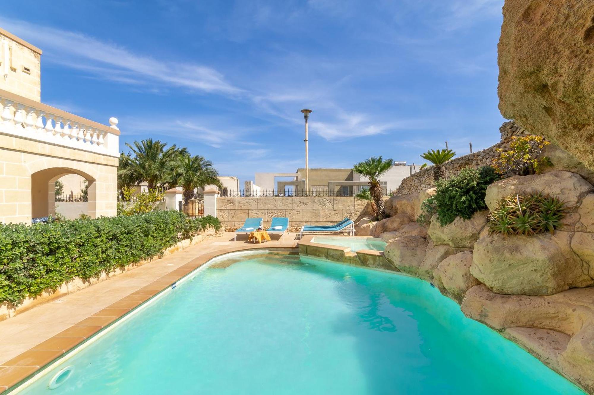 Villa & Pool Apartments In Mellieha Bay Exterior photo