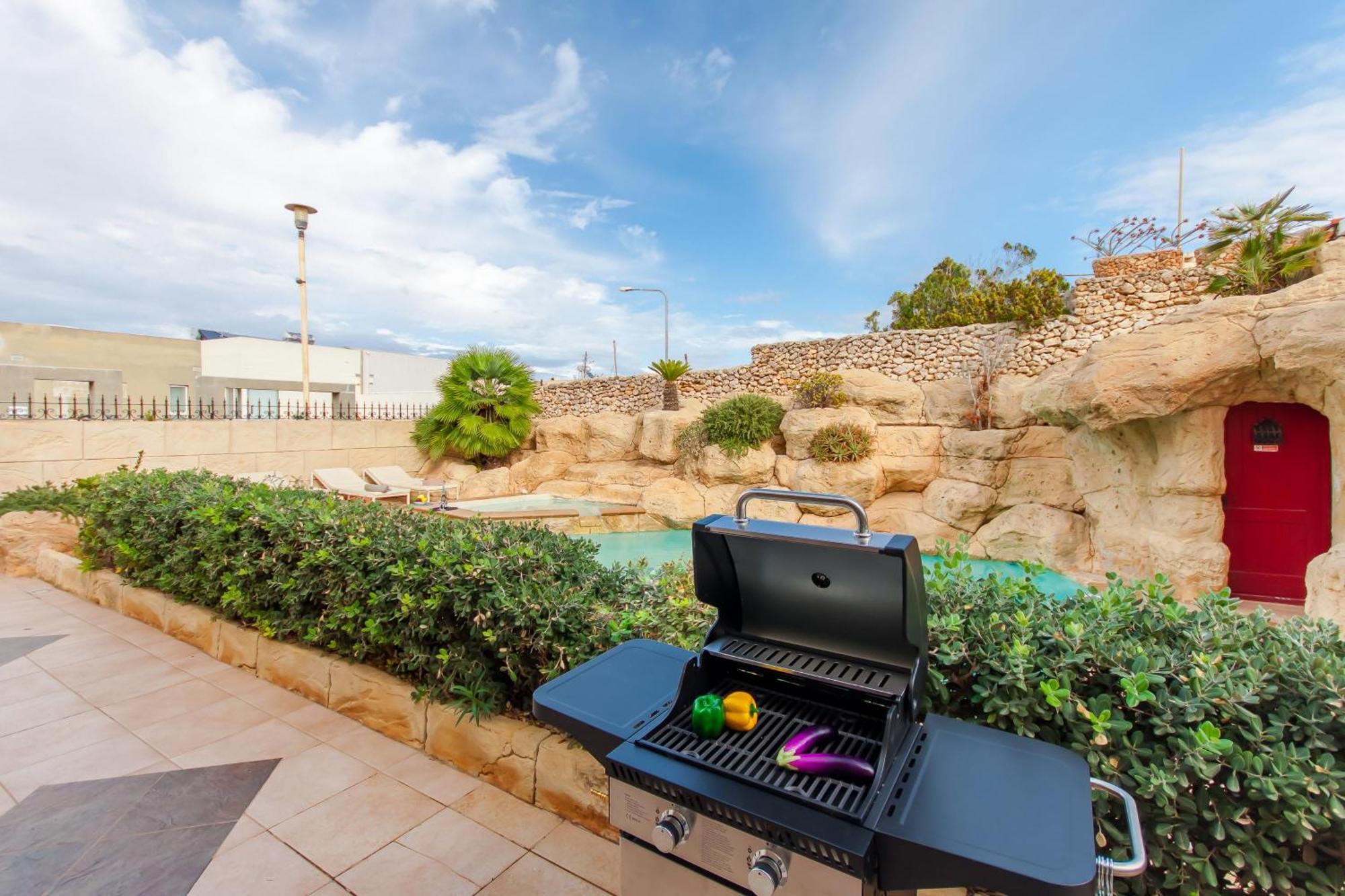 Villa & Pool Apartments In Mellieha Bay Exterior photo