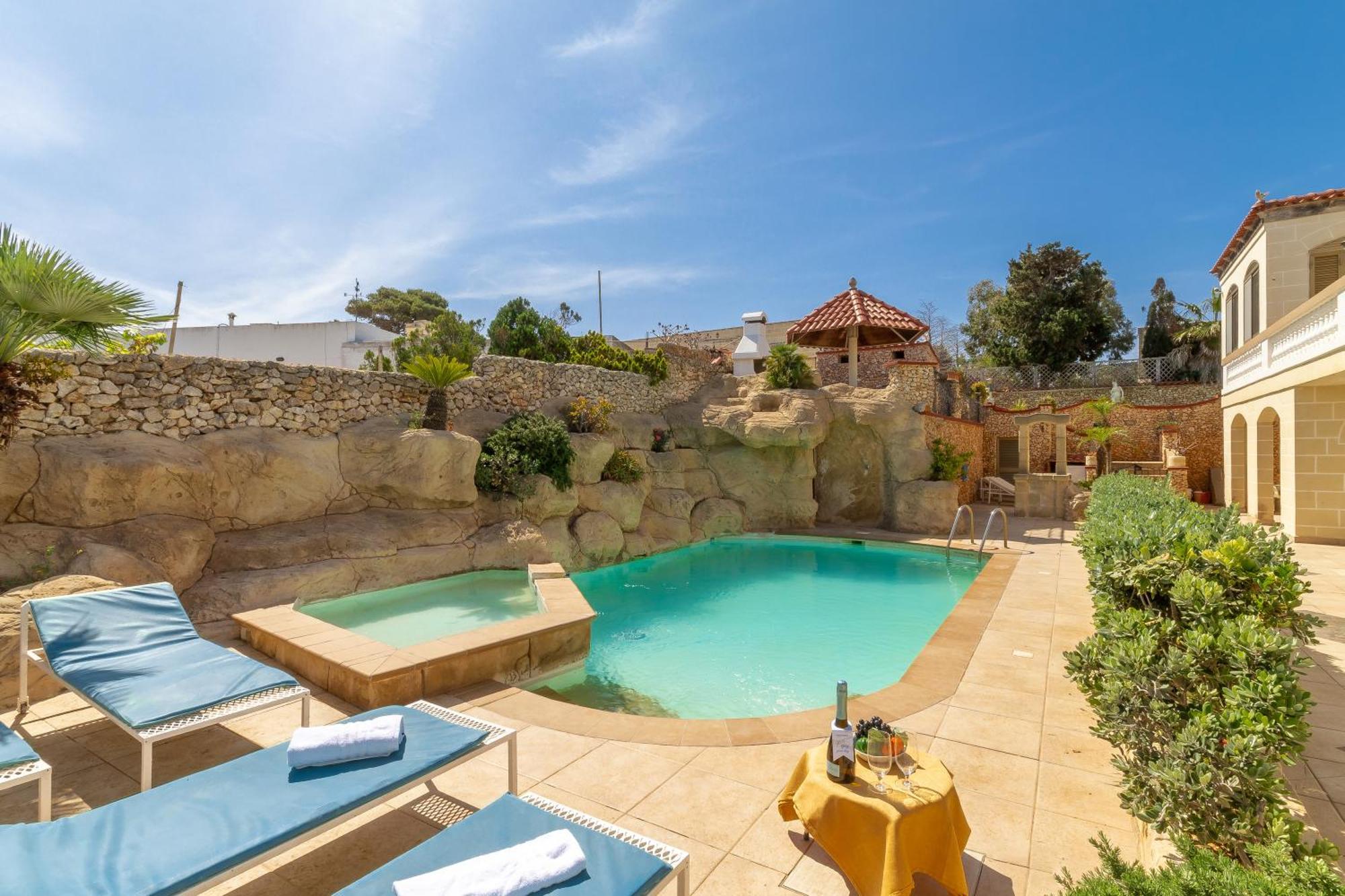 Villa & Pool Apartments In Mellieha Bay Exterior photo