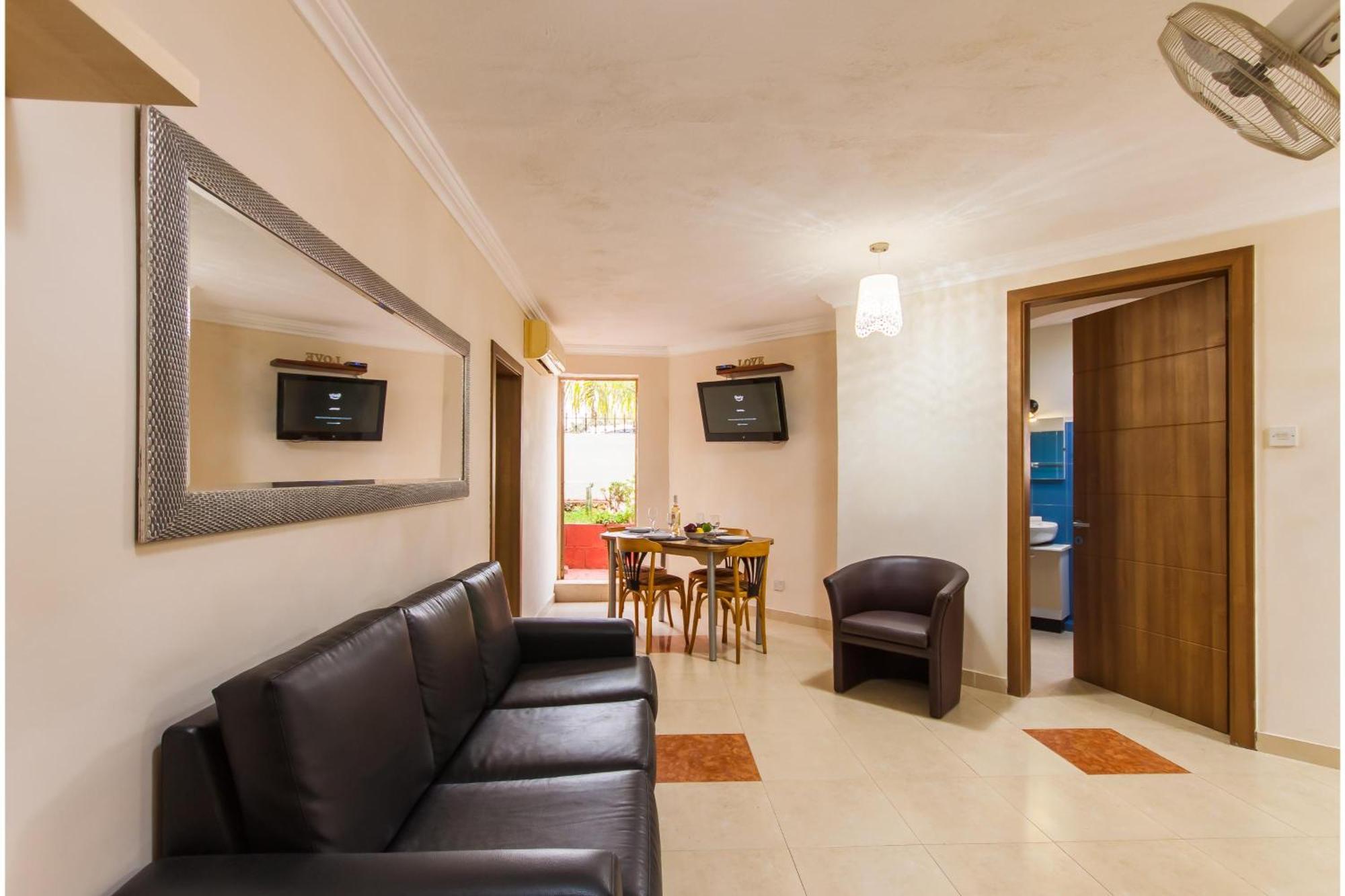 Villa & Pool Apartments In Mellieha Bay Exterior photo