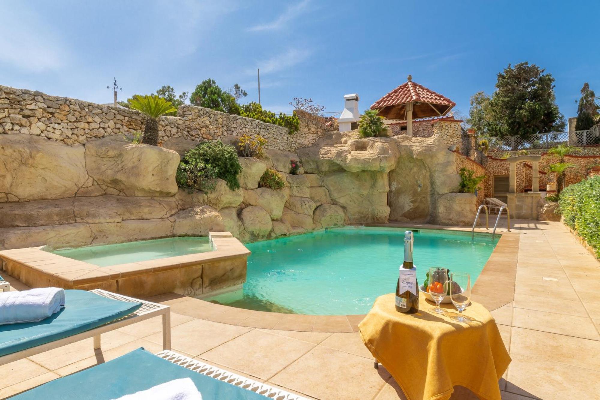 Villa & Pool Apartments In Mellieha Bay Exterior photo