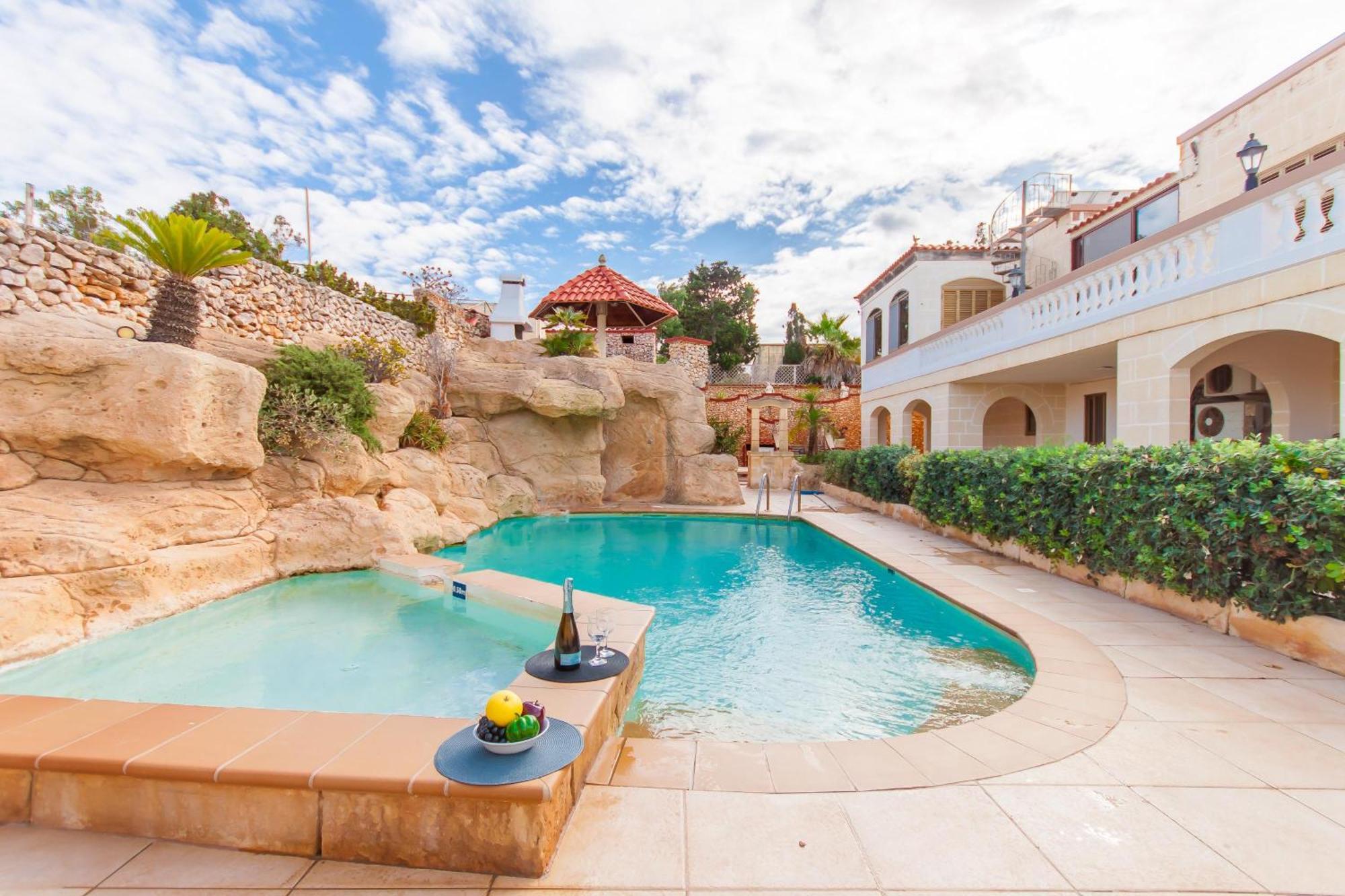 Villa & Pool Apartments In Mellieha Bay Exterior photo